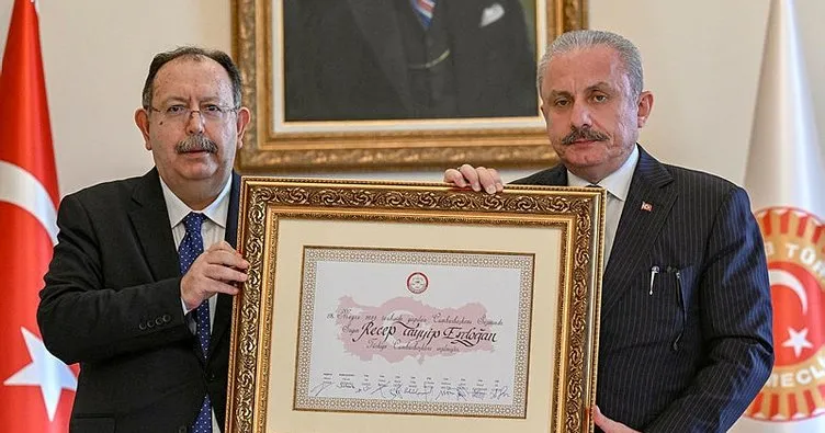 SON DAKİKA: YSK Başkanı Ahmet Yener, Cumhurbaşkanı mazbatasını TBMM Başkanı Mustafa Şentop’a verdi