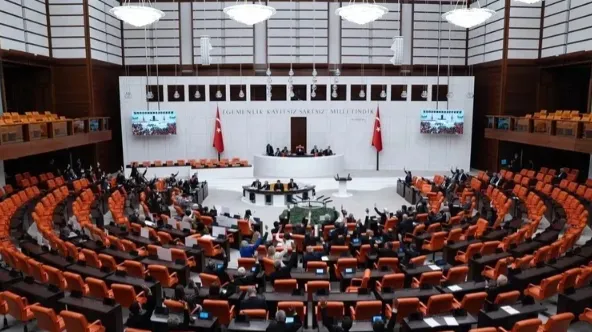 11-yargi-paketi-yasalasti-binlerce-hukumluye-tahliye-yolu-acildi-iste-10-soruda-merak-edilenler-1766651419790.png 11. Yargı Paketi yasalaştı: Binlerce hükümlüye tahliye yolu açıldı! işte 10 soruda merak edilenler
