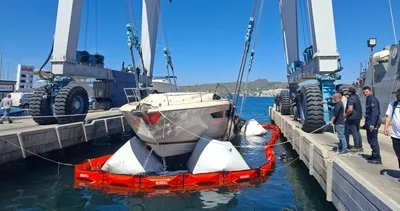 Bodrum’da yanarak batan 7 motoryatın enkazı kaldırılıyor #mugla