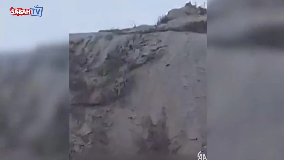 O yanardağda sıra dışı patlama: Herkes lav bekliyordu, yeryüzüne bambaşka bir şey çıktı! | Video videosunu izle O yanardağda sıra dışı patlama: Herkes lav bekliyordu, yeryüzüne bambaşka bir şey çıktı! | Video videosunu izle