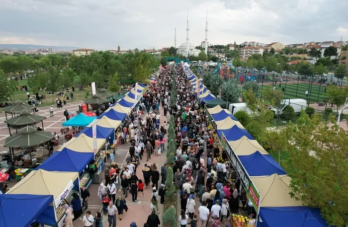 cubuk-tursu-festivali-kapilarini-aciyor-meksikadan-bosnaya-8-ulke-150-stant-dev-solen-1787993333279.jpg
