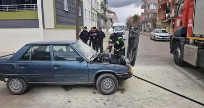 Seyir halindeki otomobil alev aldı