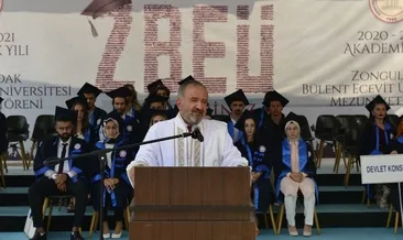 BEÜ’de yemin ve kep atma töreni yapıldı