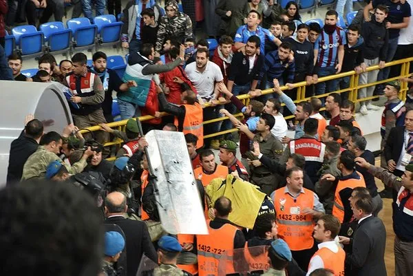 Trabzonspor - Fenerbahçe Doğuş maçında olay