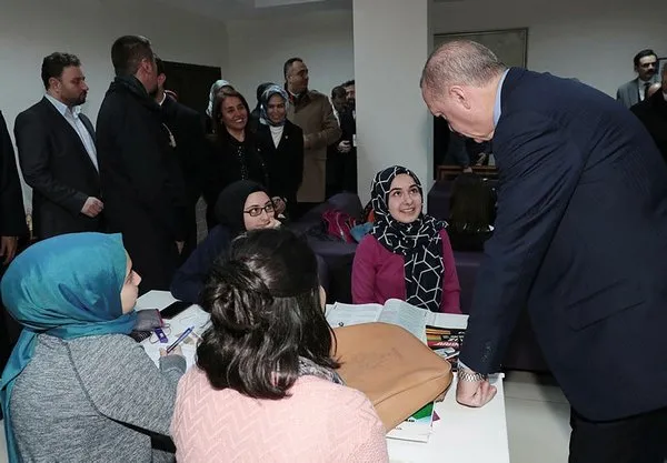 Başkan Erdoğan millet kıraathanesinde gençlerle bir araya geldi