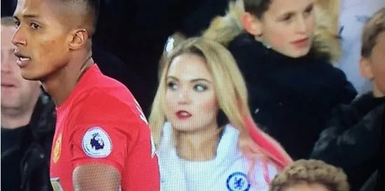 Everton-Manchester United maçındaki esrarengiz Chelsea’li kadın...
