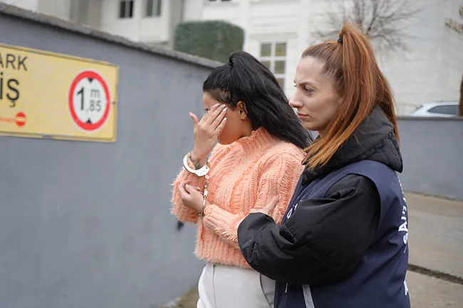 son-dakika-35-milyarlik-sazan-sarmali-vurgunu-luks-villadaki-satafatli-hayat-operasyonla-son-buldu-1768218497033.jpeg (800×533)