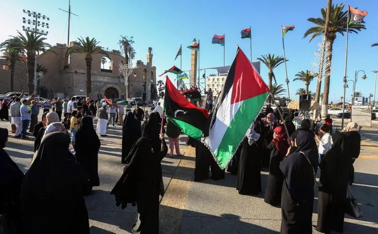 Libya’nın başkenti Trablus’ta, Sisi’ye karşı Libya ve Türk bayraklı gösteri