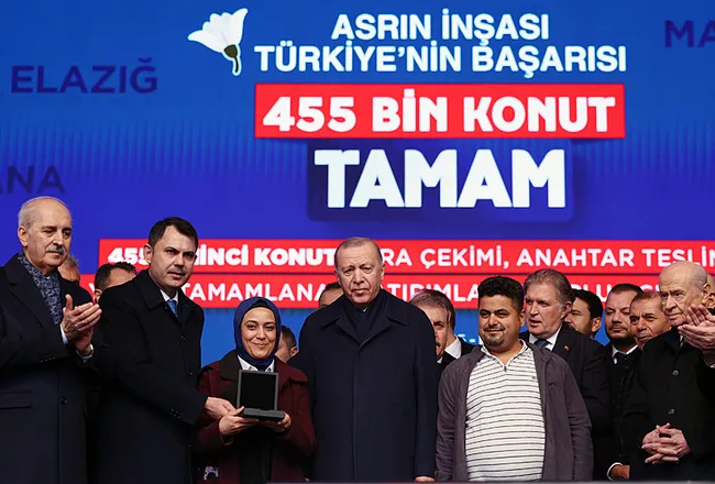 455-bininci-konut-teslim-edildi-baskan-erdogan-alnimiz-ak-olarak-sizin-karsinizdayiz-1766844541998.jpeg 455 bininci konut teslim edildi! Başkan Erdoğan: Alnımız ak olarak sizin karşınızdayız!