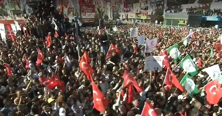 Kılıçdaroğlu ve İmamoğlu’nun Van mitinginde HDP bayrakları sallandı!