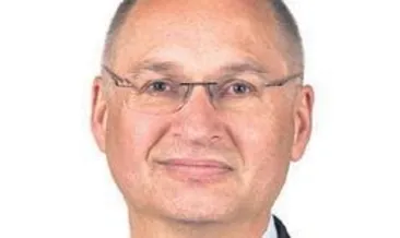 O sandviç başını yedi