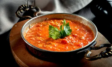 Kahvaltı sofralarının vazgeçilmezi: Tam kıvamında menemen tarifi