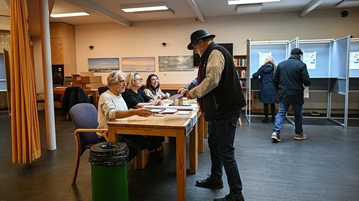 Hollanda’da halk genel seçimler için oy kullandı Hollanda’da halk genel seçimler için oy kullandı