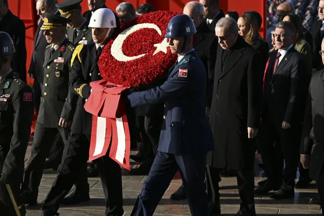 baskan-erdogan-anitkabir-ozel-defterini-imzaladi-turkiye-yuzyili-vizyonu-ile-yolculugumuzu-surduruyoruz-1731223410355.jpg