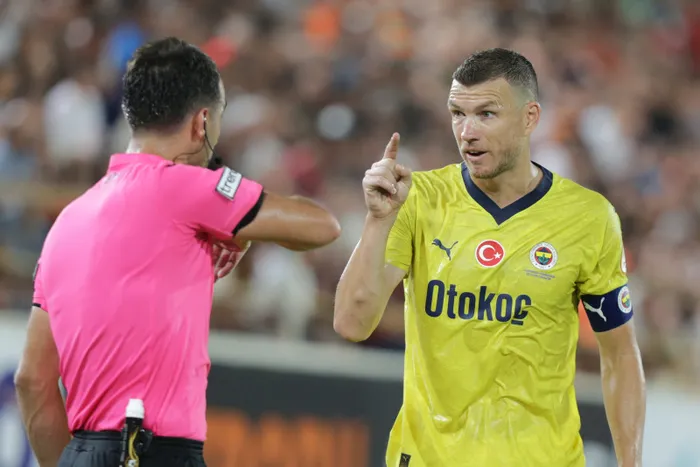 son-dakika-haberleri-yenilgisiz-fenerbahce-alanyaspor-deplasmanina-konuk-oluyor-kanarya-ilk-yari-golu-buldu-1695581651815.jpg