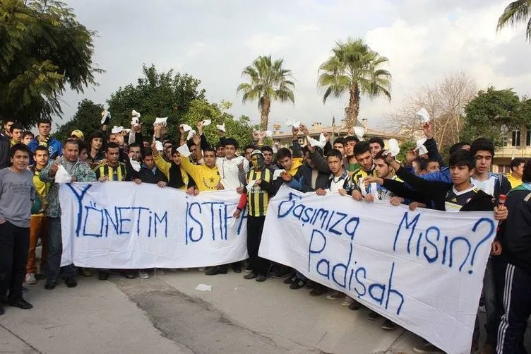 Fenerbahçe’ye Adana’da olaylı karşılama