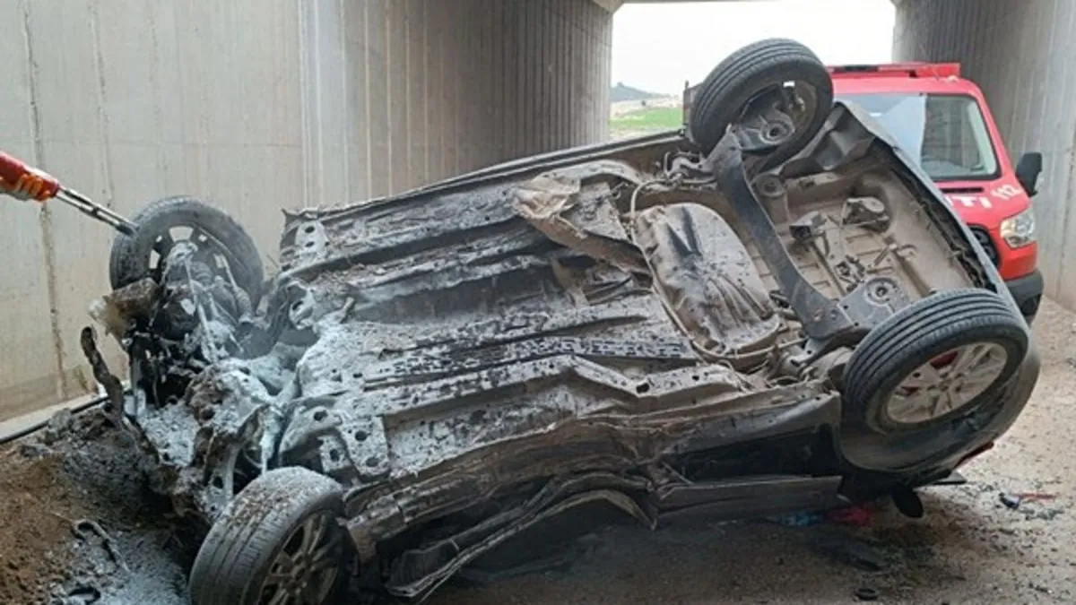 Mersin'de feci kaza! Otomobil alt geçide uçtu: 2 ölü, 3 kişi yaralı! Kahreden detay yürekleri sızlattı