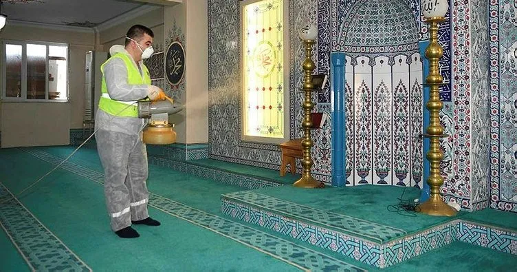 İlk cuma namazı için camiler dezenfekte edildi