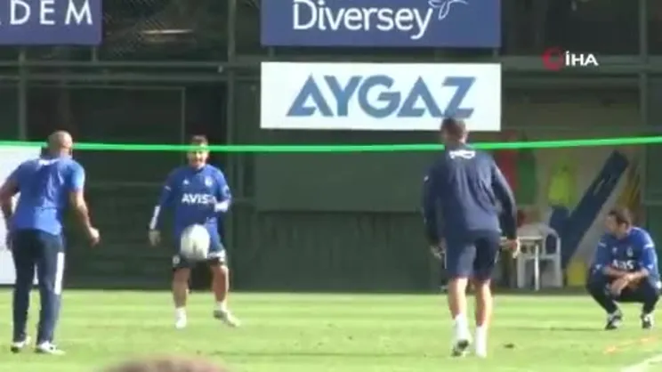 Erol Bulut ile Emre Belözoğlu ayak tenisi maçında Selçuk Şahin ile Mehmet Aurelio'ya rakip oldu | İZLEYİN