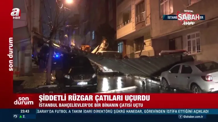 Bahçelievler'de şiddetli rüzgar nedeniyle bir binanın çatısı uçtu | Video