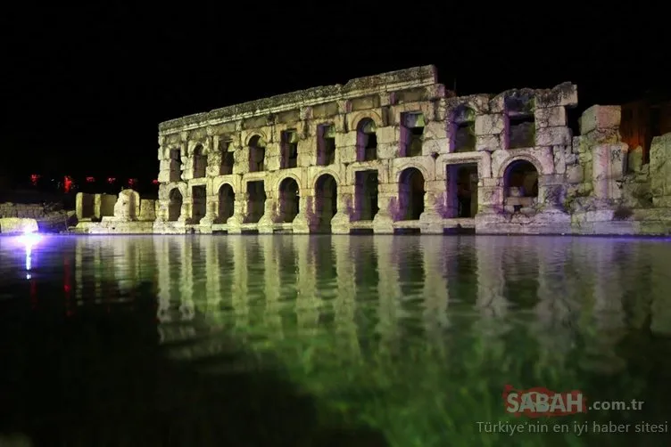 Tarihi Roma Hamamı’nda yüzme keyfi