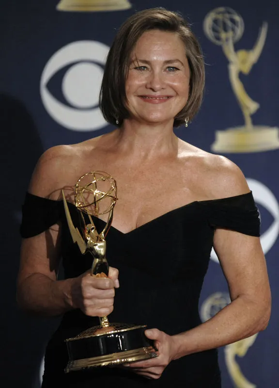 Emmy ödül töreninde şıklık yarışı... Son Dakika Haberler