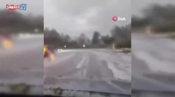 Dolu yağışı yolları beyaza bürüdü