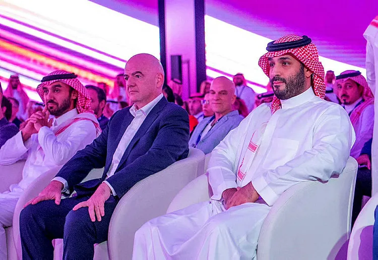 fifa-resmen-acikladi-2034-dunya-kupasi-o-ulkede-mi-yapilacak-1698787025169.jpg