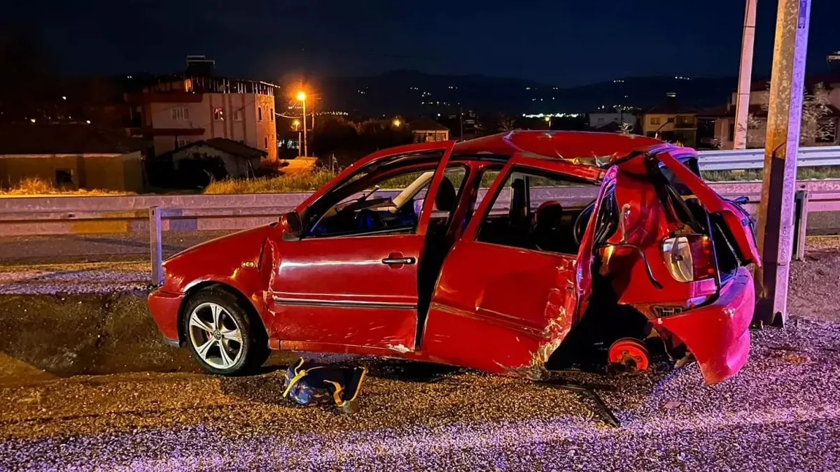 Manisa’da bir aile yok oldu! Kadın sürücü ağır yaralandı, eşi ve oğlu öldü Manisa’da bir aile yok oldu! Kadın sürücü ağır yaralandı, eşi ve oğlu öldü