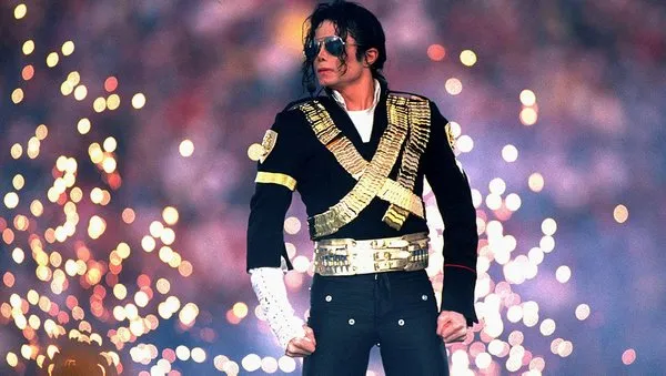 Michael Jackson'ın balkondan sarkıttığı oğlu büyüdü!