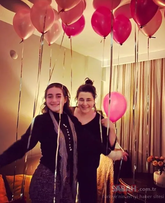 Sosyal medya Esra Dermancıoğlu’nun kızı Refia’nın güzelliğini konuştu! Esra Dermancıoğlu’dan kızı Refia’ya balonlu karşılama!