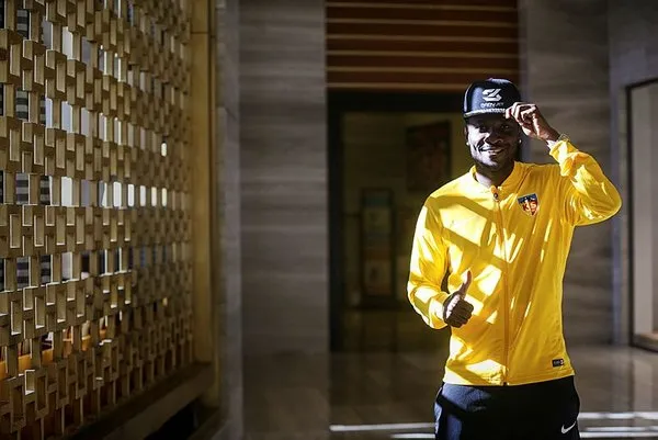 Asamoah Gyan: Devre arasında namaz kılan futbolcuları görünce...