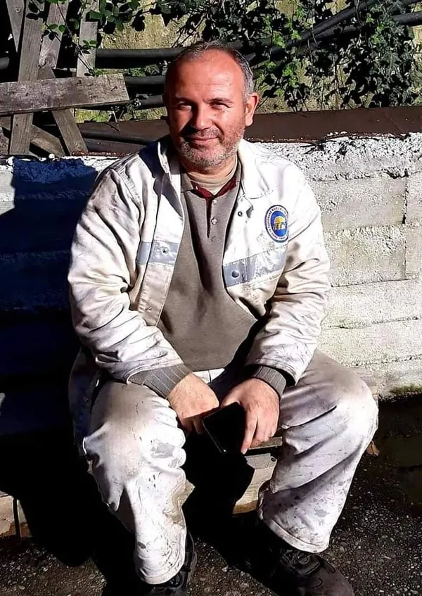kazada-hayatini-kaybeden-madenci-ali-aladag-topraga-verildi-1656606150868.jpg