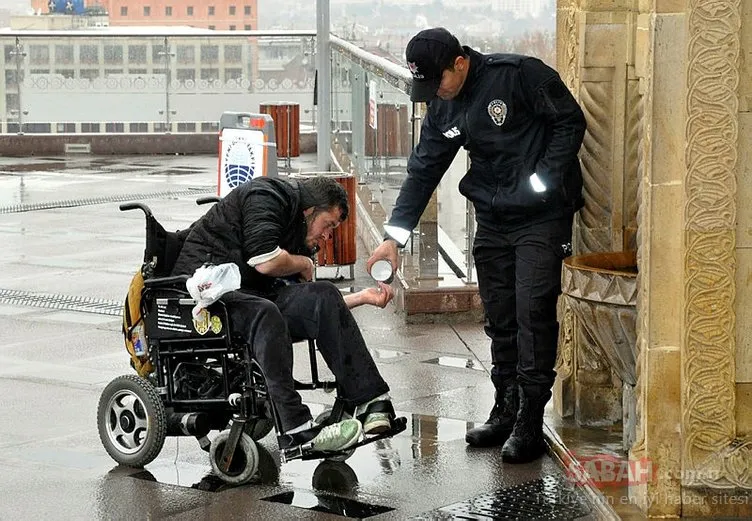 Ankara’da Cuma namazı için abdest almakta zorlanan engelli vatandaşa polis böyle yardım etti