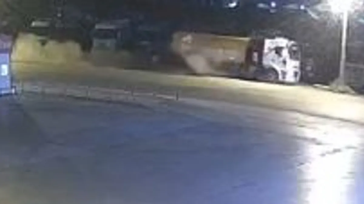 Ankara'da feci kaza! Otomobil kamyona çarptı, 3 kişi hayatını kaybetti