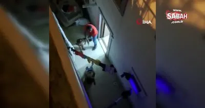 İstanbul’da dehşet anları kamerada! Evi dağıtan çocuklarını sopayla dövdü | Video
