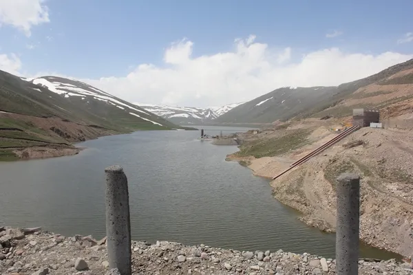 igdirda-barajin-yaninda-6-kilometrelik-yeni-yol-projesi-icin-calisma-baslatildi-1777996704341.jpg