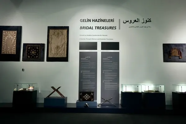 bakan-tekin-gelin-hazineleri-osmanli-ve-anadolu-ceyizlerinde-bir-yolculuk-sergisi-acilisina-katildi-1792567472838.jpg