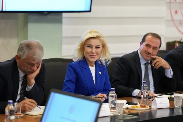 bursali-aksoy-cesme-turizm-projesi-izmirin-gelecegine-yapilan-stratejik-bir-yatirimdir-1781183804839.jpg