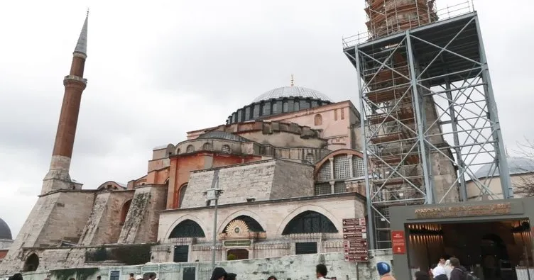 Ayasofya’da çatlak tespit edilen minarede tadilat başladı