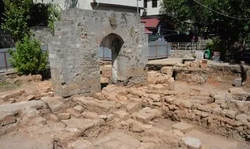 Tarihi Yivli Minare’nin dibinde eski mezarlık bulundu