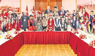 Dünya çocukları milletin evinde