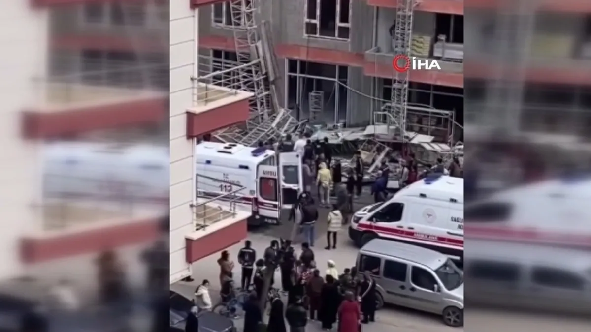 Ankara’da inşaat iskelesi çöktü: 3 işçi yaralandı Ankara’da inşaat iskelesi çöktü: 3 işçi yaralandı