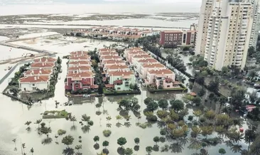 Fırtına vurdu deniz taştı