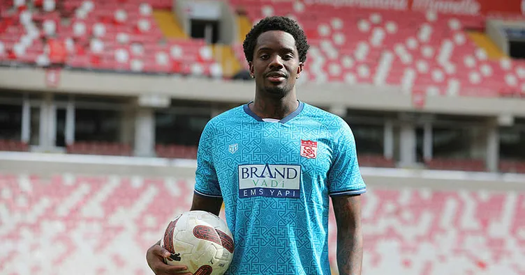 Queensy Menig, Sivasspor’a imzayı attı