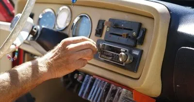 1000 TL’ye hurda 1974 model Anadol aldı! Servet verdiler satmadı... ’Bir kızım var bu da oğlum’