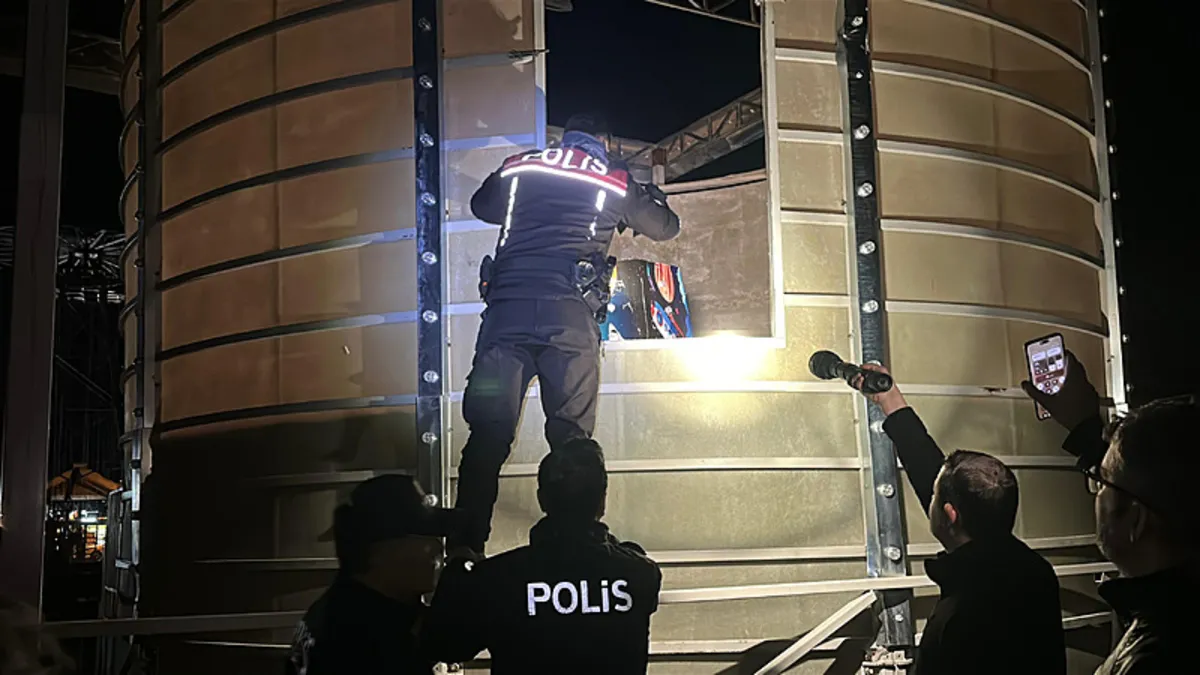 Lunaparkta kahreden ölüm: “Sıfır yer çekimi” isimli oyun aletinden düştü! Lunaparkta kahreden ölüm: “Sıfır yer çekimi” isimli oyun aletinden düştü!