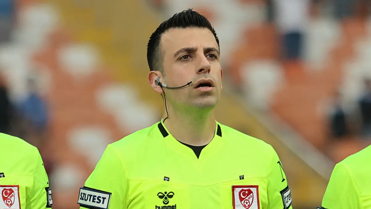 Galatasaray-Fenerbahçe derbisinin VAR hakemi açıklandı! Galatasaray-Fenerbahçe derbisinin VAR hakemi açıklandı!