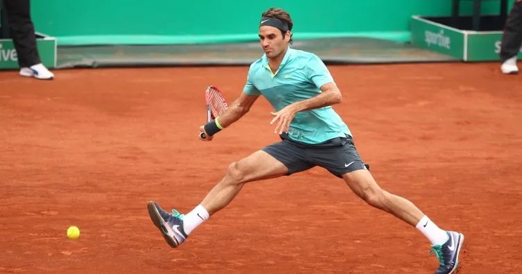 Roger Federer toprak korta geri dönüyor