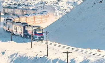 Turistik Doğu Ekspresi güllerle karşılandı #kars